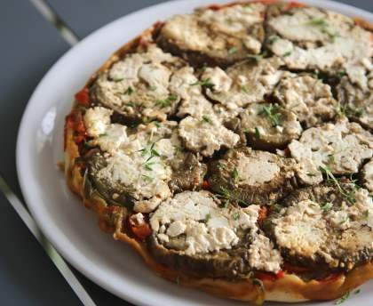 Tatin d'aubergines et de poivrons au chèvre frais