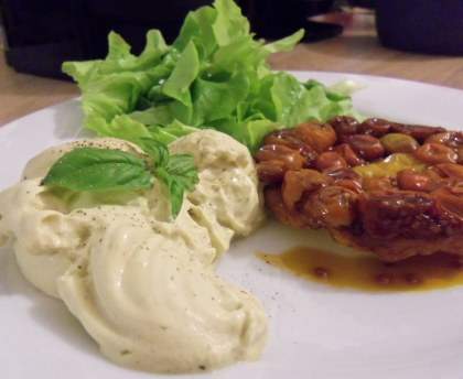 Tatin de tomates cerises et chantilly au basilic
