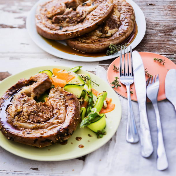 Tendron de veau grillé, mariné au sésame, sauce soja et miel