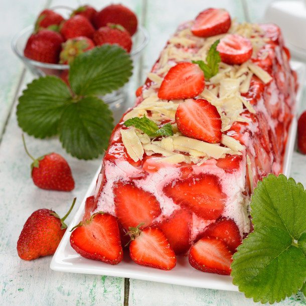 Terrine de fraises sur coulis à la menthe fraîche