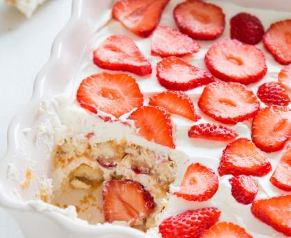 Tiramisu à la fraise et aux langues de chat