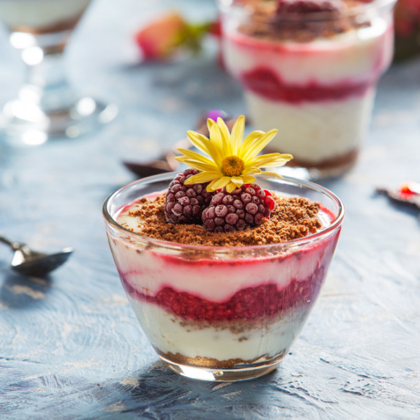 Tiramisu à la rhubarbe et aux framboises