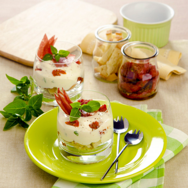 Tiramisu aux tomates séchées et au jambon de Parme en verrines