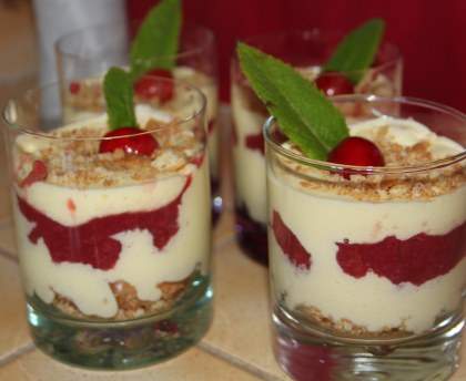 Tiramisu de cerises sur palets breton en verrines