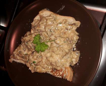Toasts aux champignons à la crème