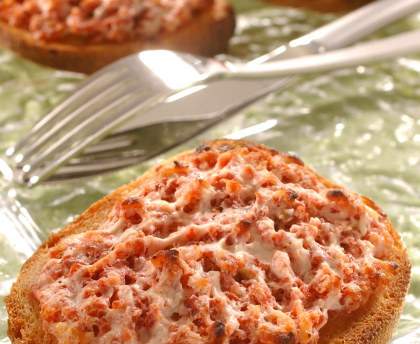 Toasts aux petits-suisses et chorizo