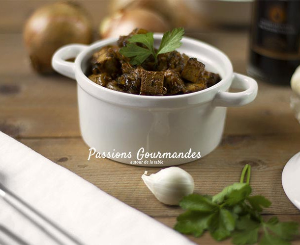 Tofu fumé laqué au vinaigre balsamique  et sa compotée d'oignons