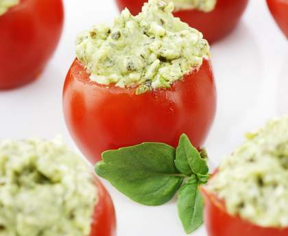 Tomates cerises farcies au chèvre frais et aux épices