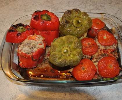 Tomates et poivrons farcis au boeuf et couscous