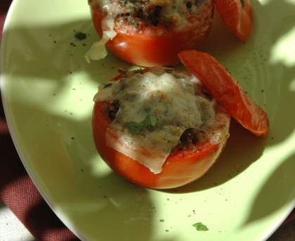 Tomates farcies à la viande et au gouda
