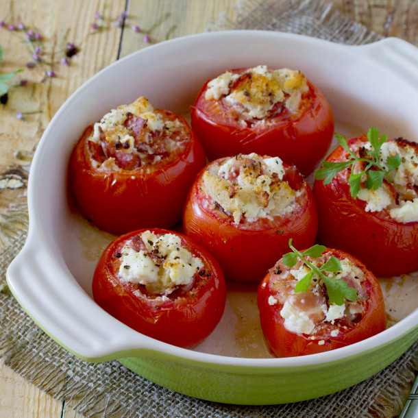 tomates farcies au chèvre chaud et aux lardons
