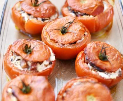 Tomates farcies au chèvre chaud