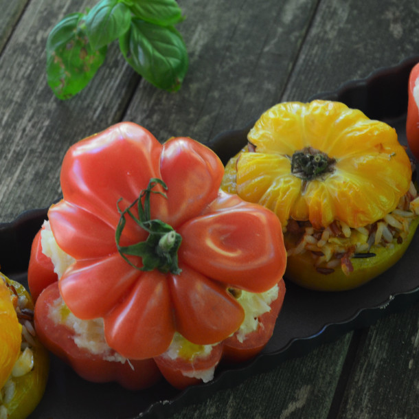 Tomates farcies au four à la brandade de morue, basilic et 3 riz