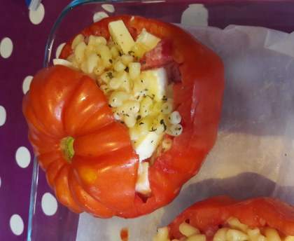 Tomates farcies aux pâtes et à la mozzarella