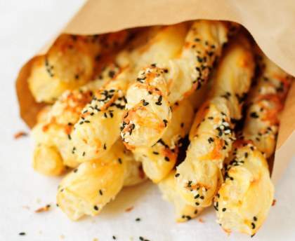 Torsade feuilletée au fromage et graines de pavot