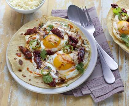 Tortillas aux œufs, tomates séchées et yaourt