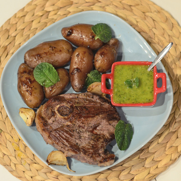 Tranche de gigot et sauce à la menthe