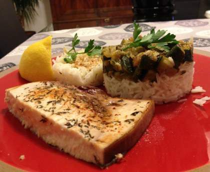 Tranche d'espadon grillé aux herbes