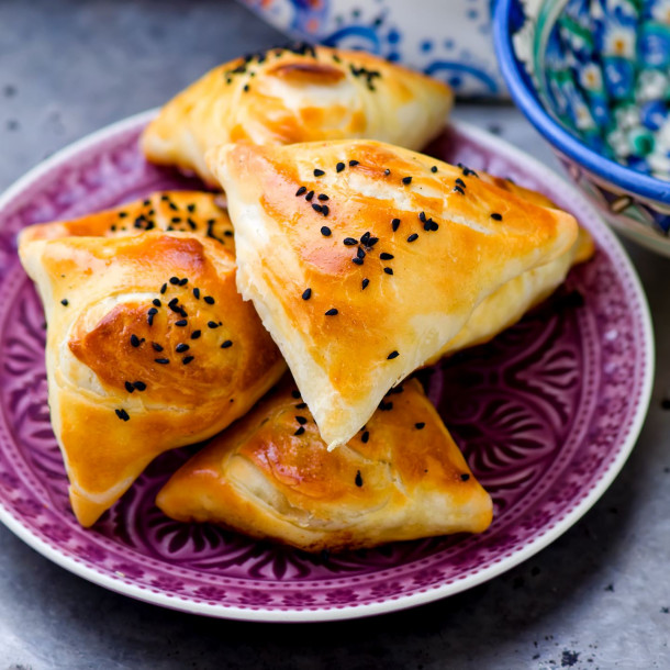 Triangles feuilletés aux pommes, chocolat et cannelle