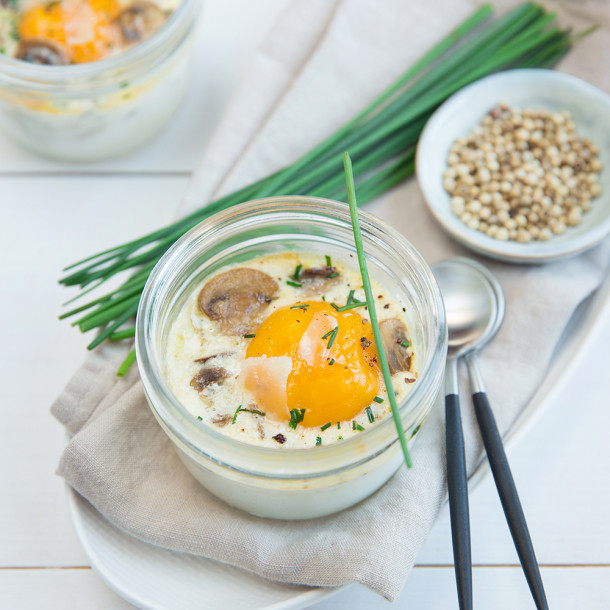 Œufs cocottes aux champignons, ciboulette  
