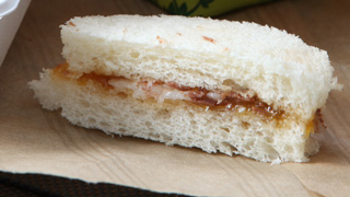 Une légère gourmandise : tartine coco-abricot