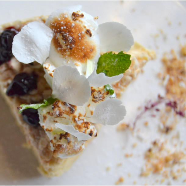 Vacherin au miel de lavande et éclats de meringue