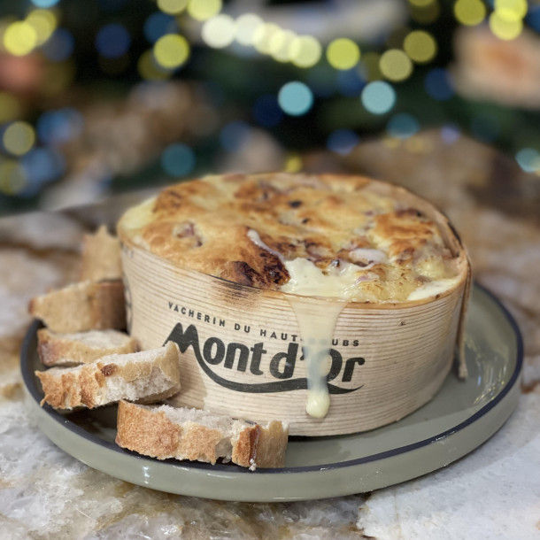 Vacherin Mont d’Or aux saucisses de Cyril Lignac