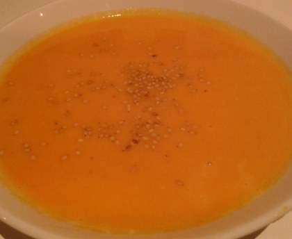 Velouté aux lentilles corail, carottes, curry