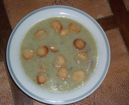Velouté de brocolis aux lardons et champignons