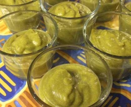 Velouté de petits pois en verrine