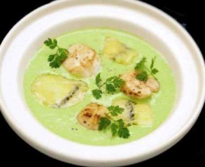 Velouté de petits pois, Morbier et saint-Jacques