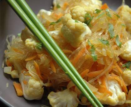 Vermicelles de riz au chou-fleur et carottes