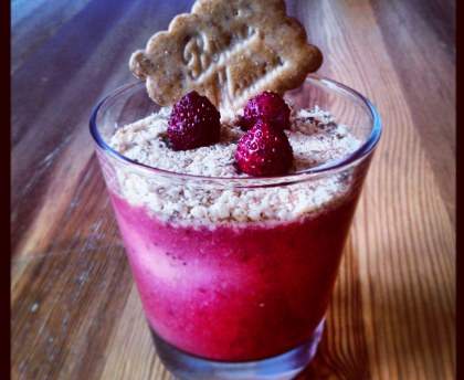 Verrine à la fraise et aux amandes