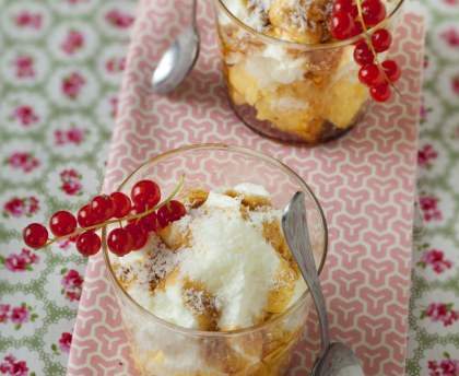 Verrine ananas sur lit de chantilly noix de coco
