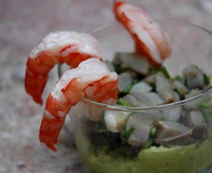 Verrine avocat, crevette, artichaut