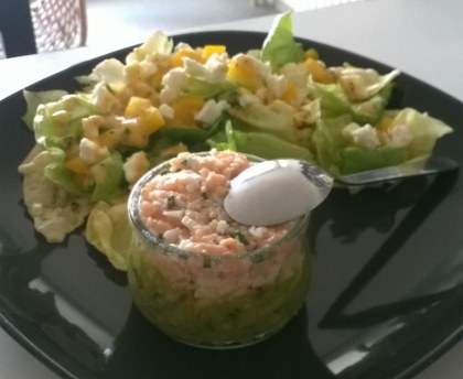 Verrine avocat façon guacamole et tartare de saumon thaï