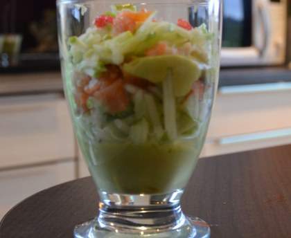 Verrine avocat, saumon fumé, crevettes et pomme verte