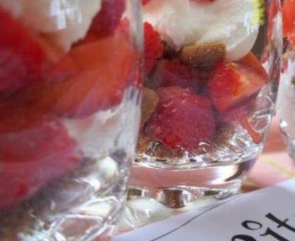 Verrine croquante aux fraises