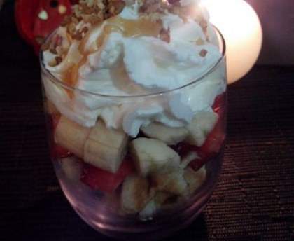 Verrine de fruits à la chantilly