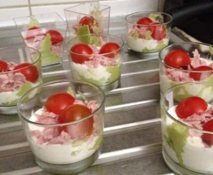 Verrine de jambon sur crème de chèvre et avocat