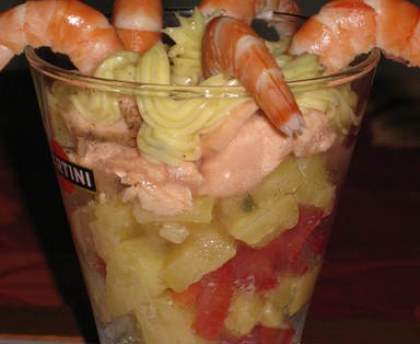 Verrine de pomme de terre, tomate, saumon et crevette