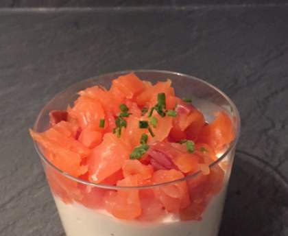 Verrine fraîche saumon et fromage ail et fines herbes