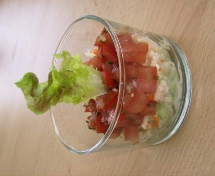 Verrine fraîche tomate-chair de crabe-concombre