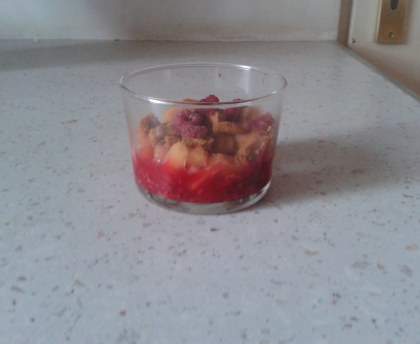 Verrine framboise, pomme et pêche au spéculoos
