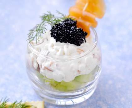 Verrine semi croquante au concombre et chantilly au saumon
