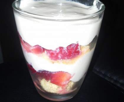 verrines à la fraise et aux  palets bretons