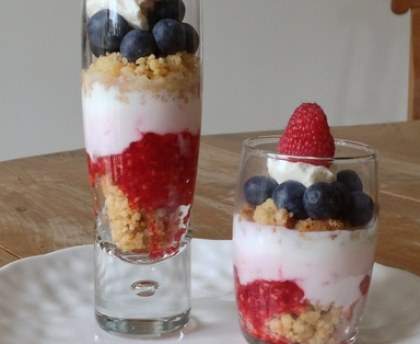 Verrines aux fruits rouges et crumble
