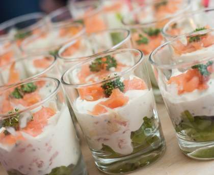 Verrines bicolores kiwi-saumon