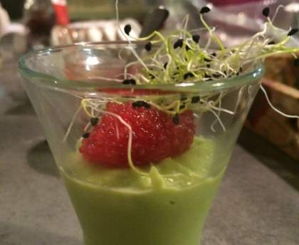 Verrines d'avocat aux oeufs de lump
