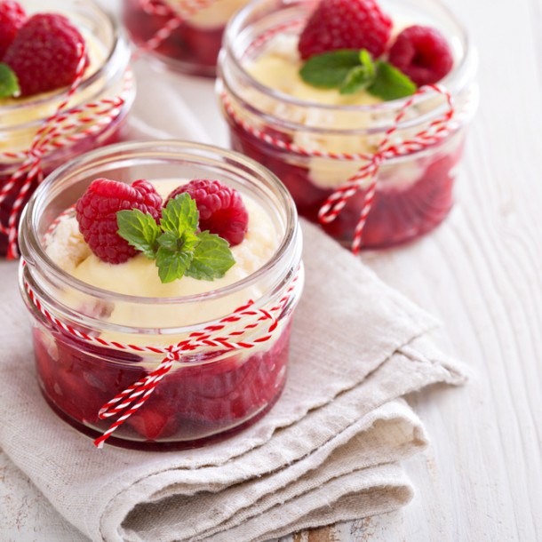 Verrines de crumble de framboises